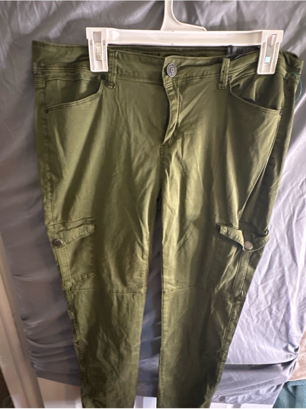 Women's Olive Straight-Leg Cargo Pants